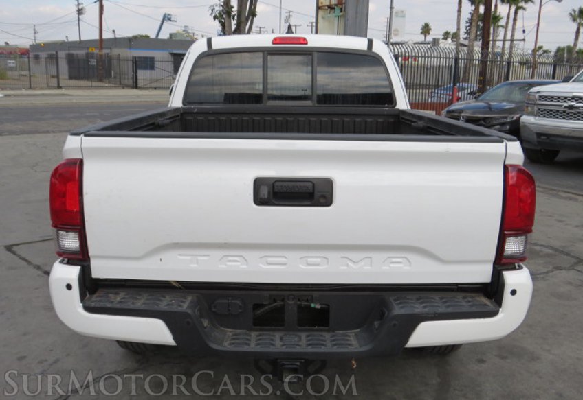 2020 Toyota Tacoma - Image 12