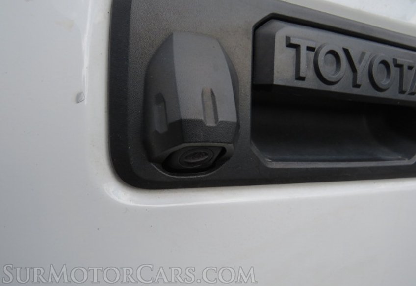 2020 Toyota Tacoma - Image 16