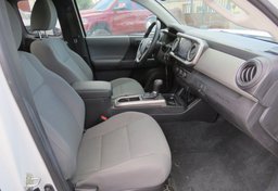 2020 Toyota Tacoma - Image 25