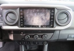 2020 Toyota Tacoma - Image 32