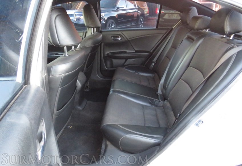 2017 Honda Accord Sedan - Image 28