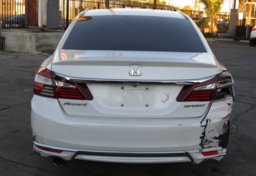 2017 Honda Accord Sedan - Image 11