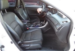 2017 Honda Accord Sedan - Image 21