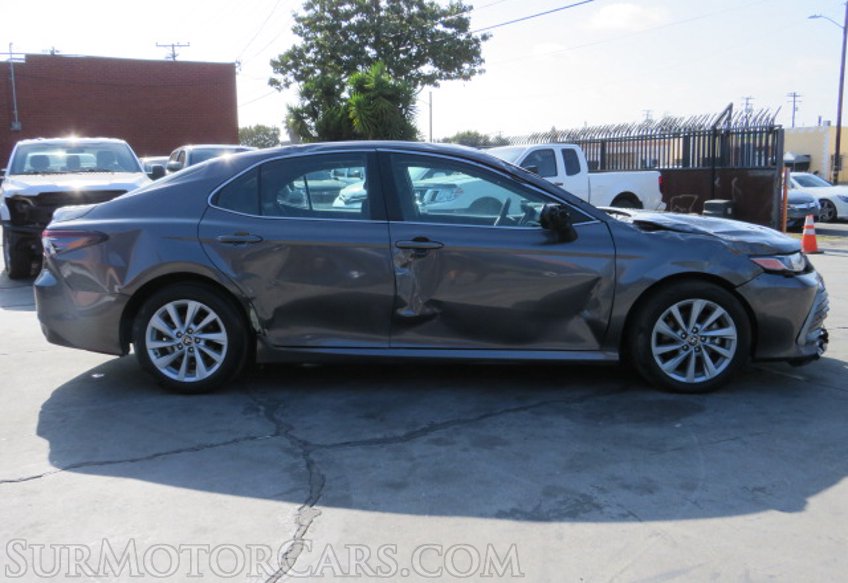 2022 Toyota Camry - Image 5