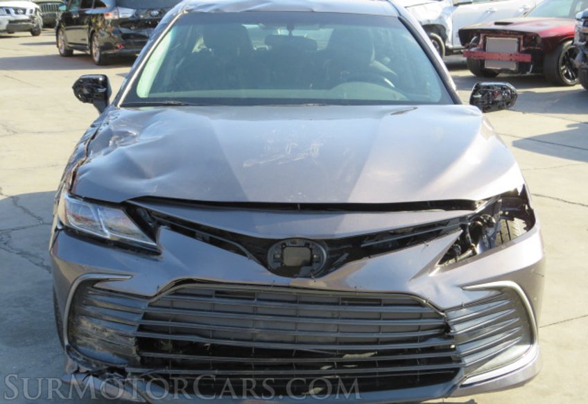 2022 Toyota Camry - Image 11