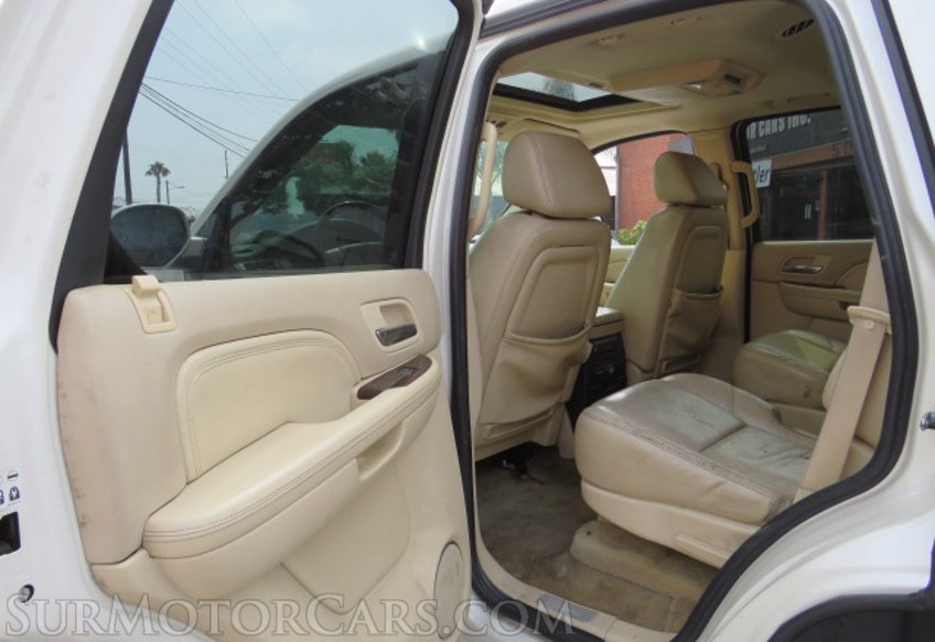 2007 Cadillac Escalade - Image 23