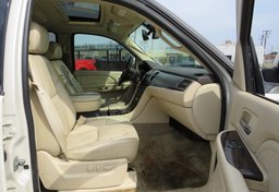 2007 Cadillac Escalade - Image 28