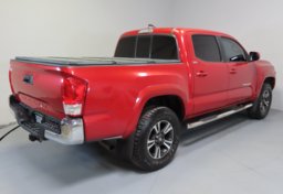2017 Toyota Tacoma - Image 9