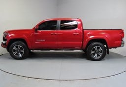 2017 Toyota Tacoma - Image 5