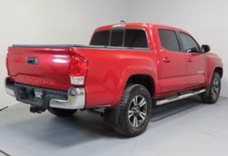 2017 Toyota Tacoma - Image 7