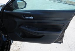 2019 Nissan Altima - Image 40