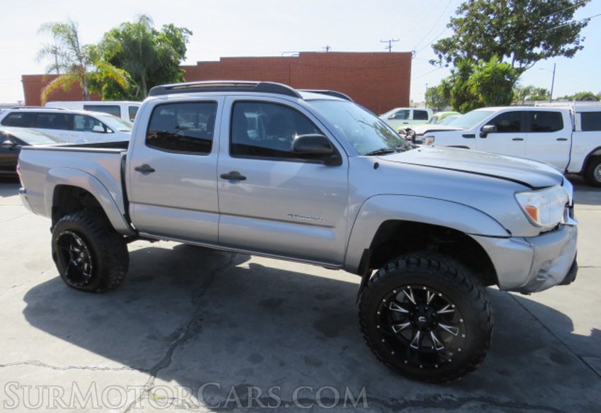 2015 Toyota Tacoma - Image 2