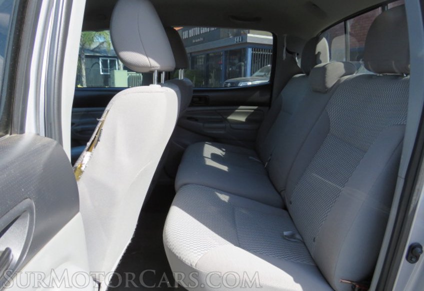 2015 Toyota Tacoma - Image 28