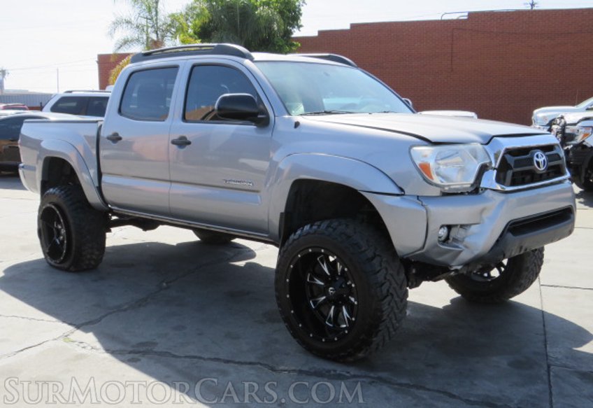 2015 Toyota Tacoma - Image 4