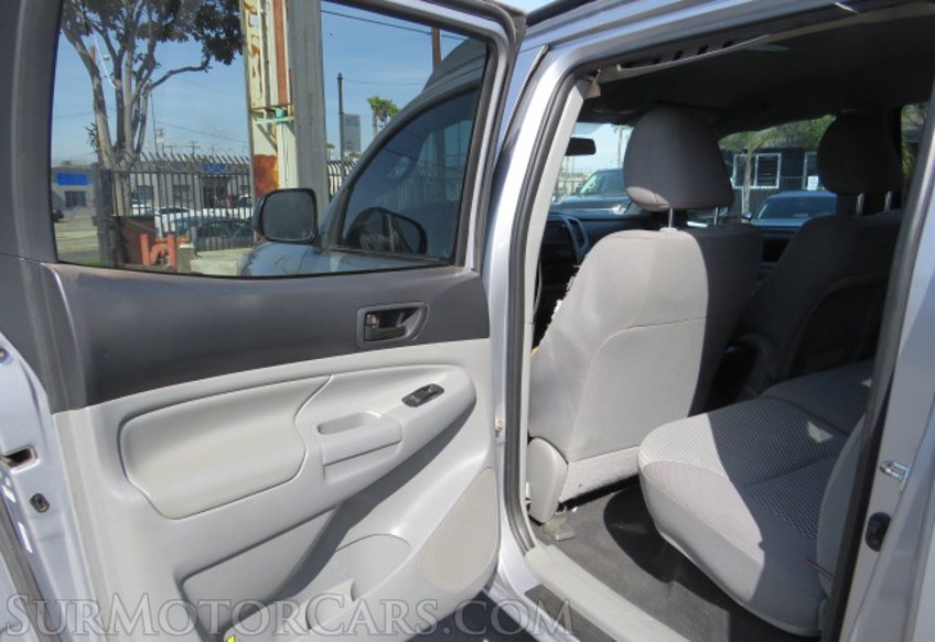 2015 Toyota Tacoma - Image 30