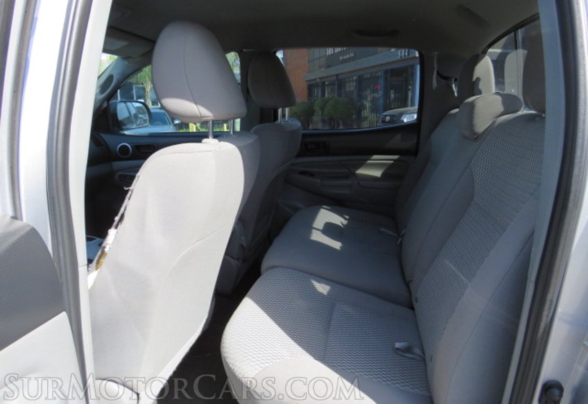 2015 Toyota Tacoma - Image 32