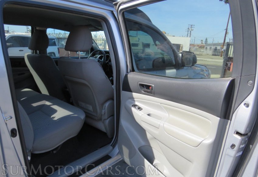 2015 Toyota Tacoma - Image 31