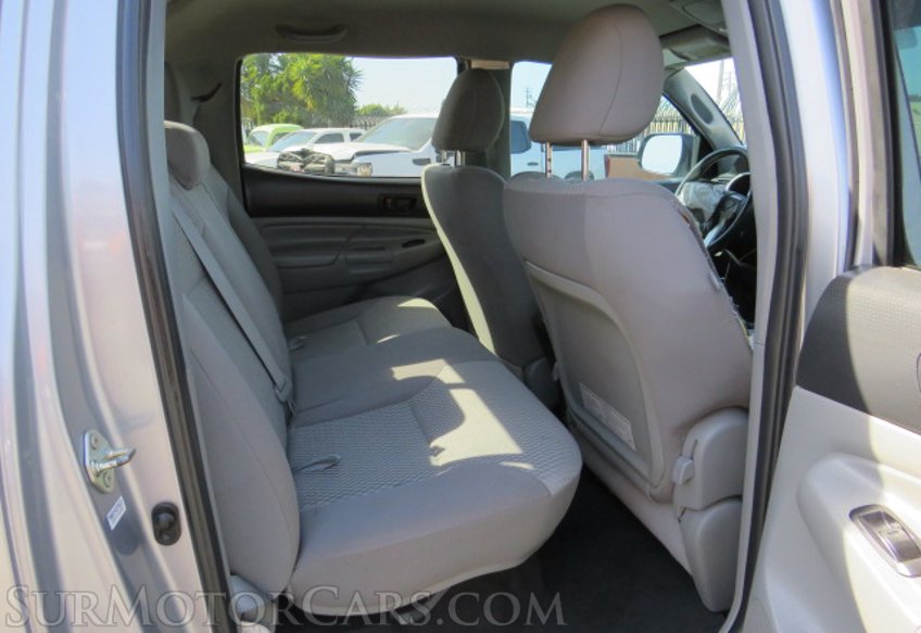 2015 Toyota Tacoma - Image 29