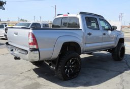 2015 Toyota Tacoma - Image 8