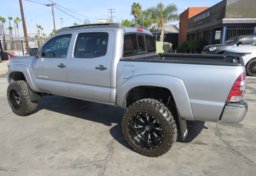 2015 Toyota Tacoma - Image 7