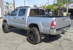 2015 Toyota Tacoma - Image 5