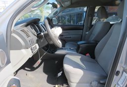 2015 Toyota Tacoma - Image 22