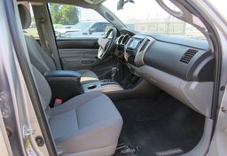 2015 Toyota Tacoma - Image 21