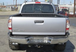 2015 Toyota Tacoma - Image 12