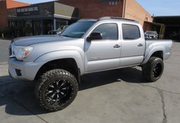 2015 Toyota Tacoma - Image 3