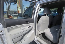 2015 Toyota Tacoma - Image 30