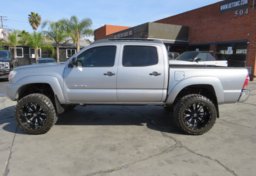 2015 Toyota Tacoma - Image 10
