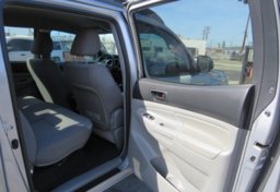 2015 Toyota Tacoma - Image 31