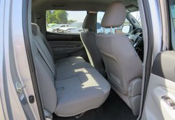 2015 Toyota Tacoma - Image 29