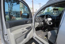 2015 Toyota Tacoma - Image 25