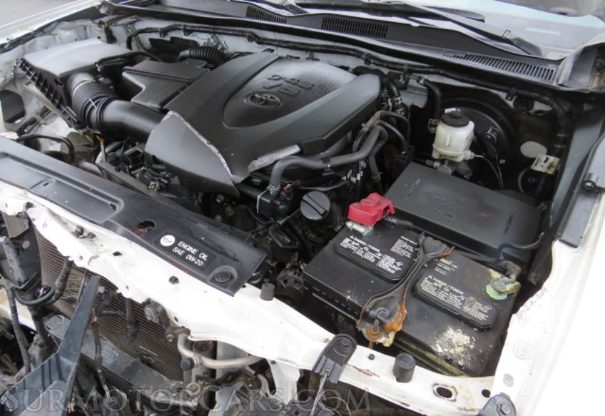 2018 Toyota Tacoma - Image 12