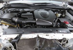 2018 Toyota Tacoma - Image 13