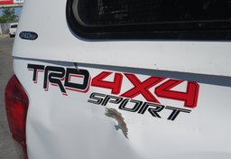 2018 Toyota Tacoma - Image 25