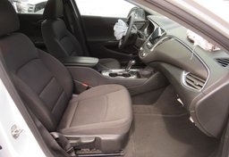 2020 Chevrolet Malibu - Image 25