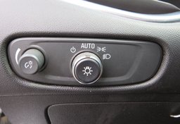 2020 Chevrolet Malibu - Image 37