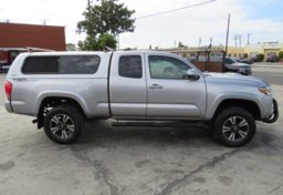 2017 Toyota Tacoma - Image 5
