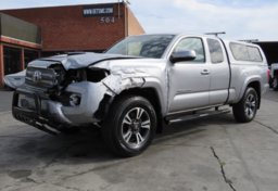 2017 Toyota Tacoma - Image 4