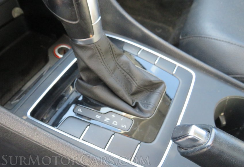 2017 Volkswagen Passat - Image 36