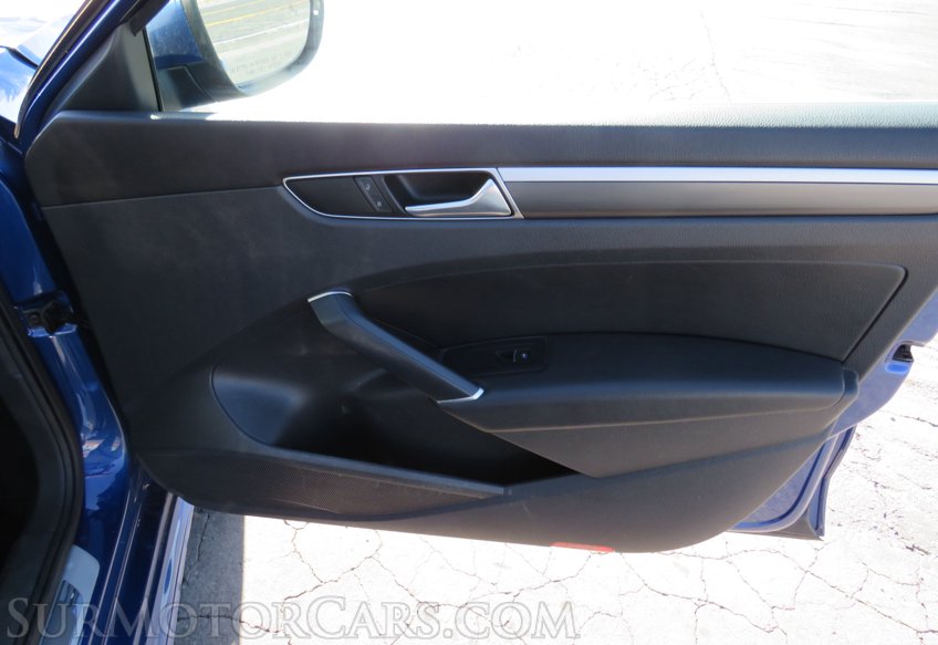 2017 Volkswagen Passat - Image 44