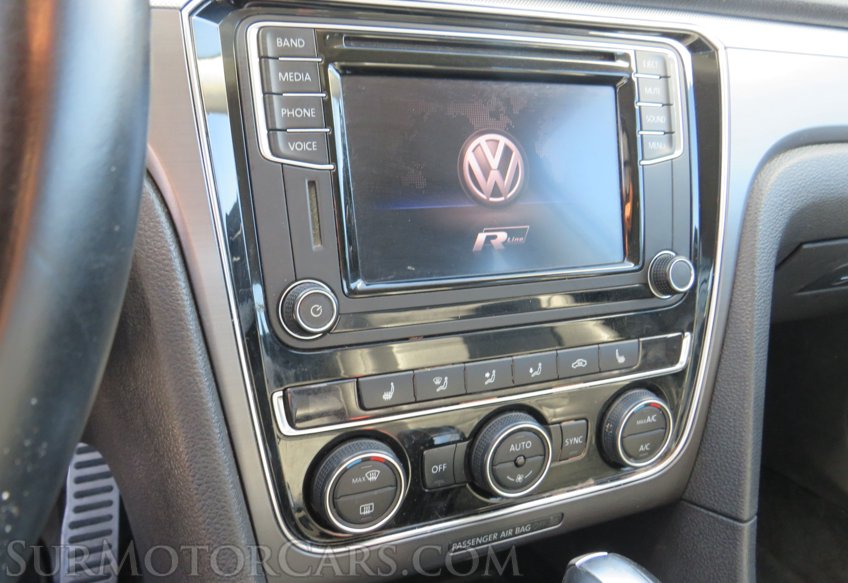 2017 Volkswagen Passat - Image 32