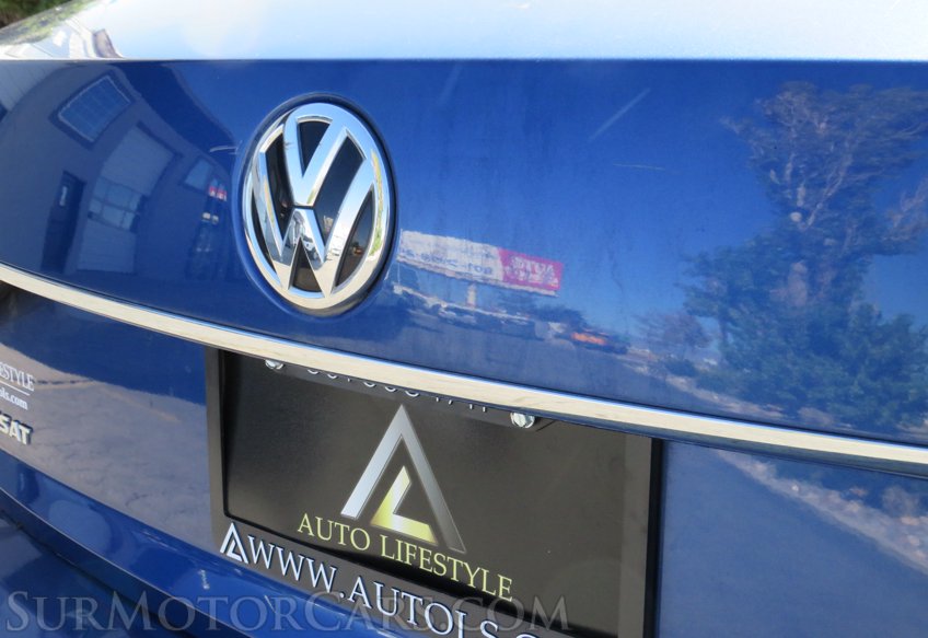 2017 Volkswagen Passat - Image 17