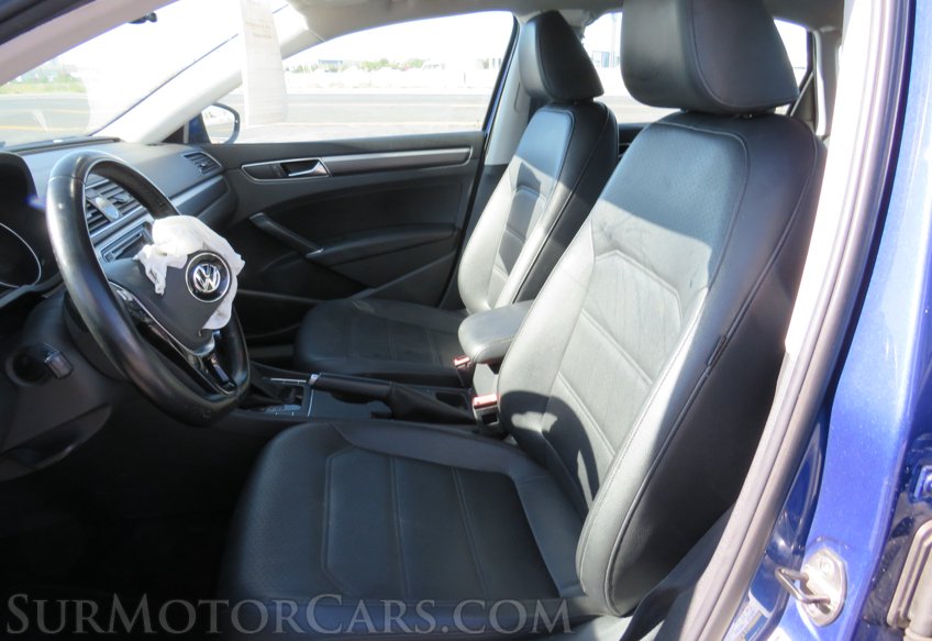 2017 Volkswagen Passat - Image 22