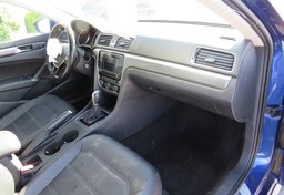 2017 Volkswagen Passat - Image 23