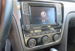 2017 Volkswagen Passat - Image 32