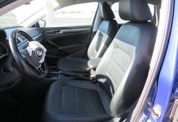 2017 Volkswagen Passat - Image 22