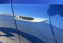 2017 Volkswagen Passat - Image 18